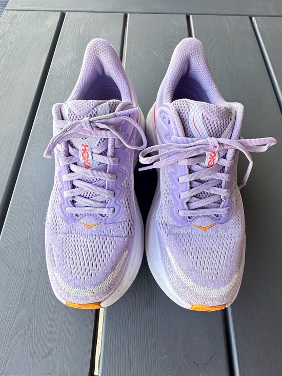 Hoka Shoes - HOKA Women's Bondi 9 running shoes Size 8.5
